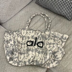 LIKE NEW ALO Yoga Marble Gray Tote Bag